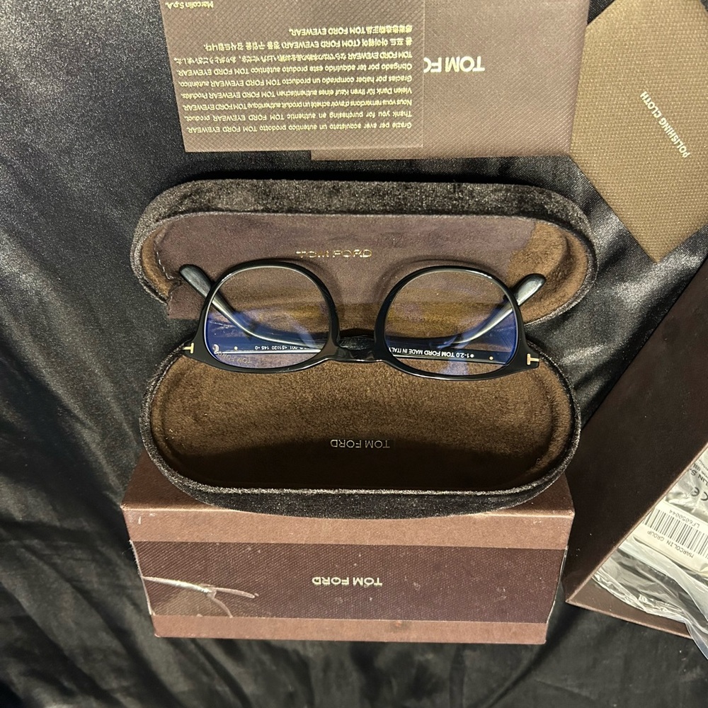 Tom Ford Black glasses - Picture 3 of 5